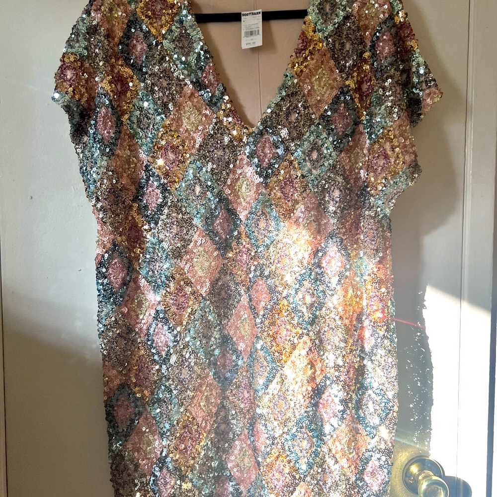 Champagne color size M might fit up too XL .
Length from shoulder down 35 inch